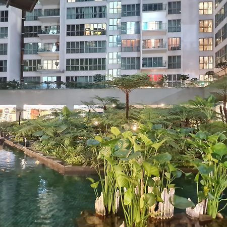 Hostel At Regalia Sky Pool Куала-Лумпур Экстерьер фото