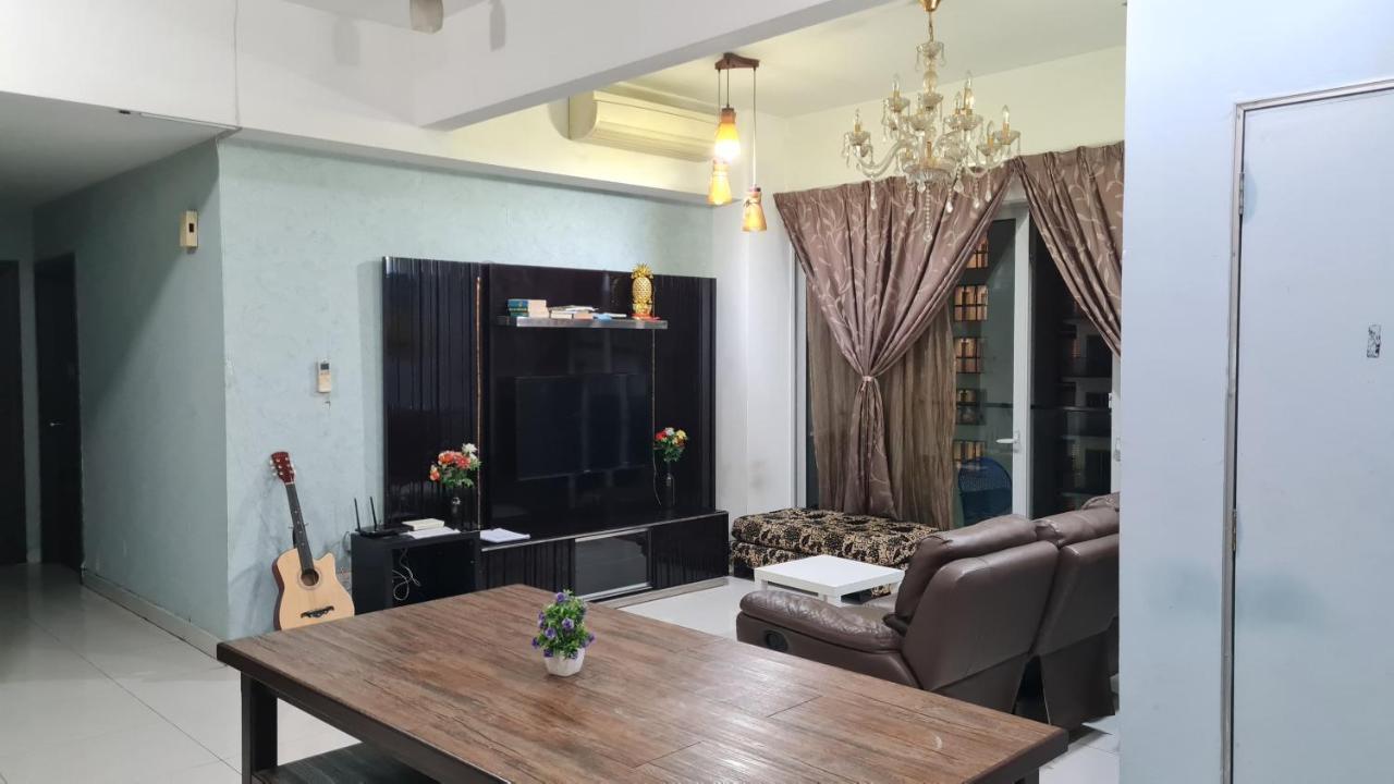 Hostel At Regalia Sky Pool Куала-Лумпур Экстерьер фото