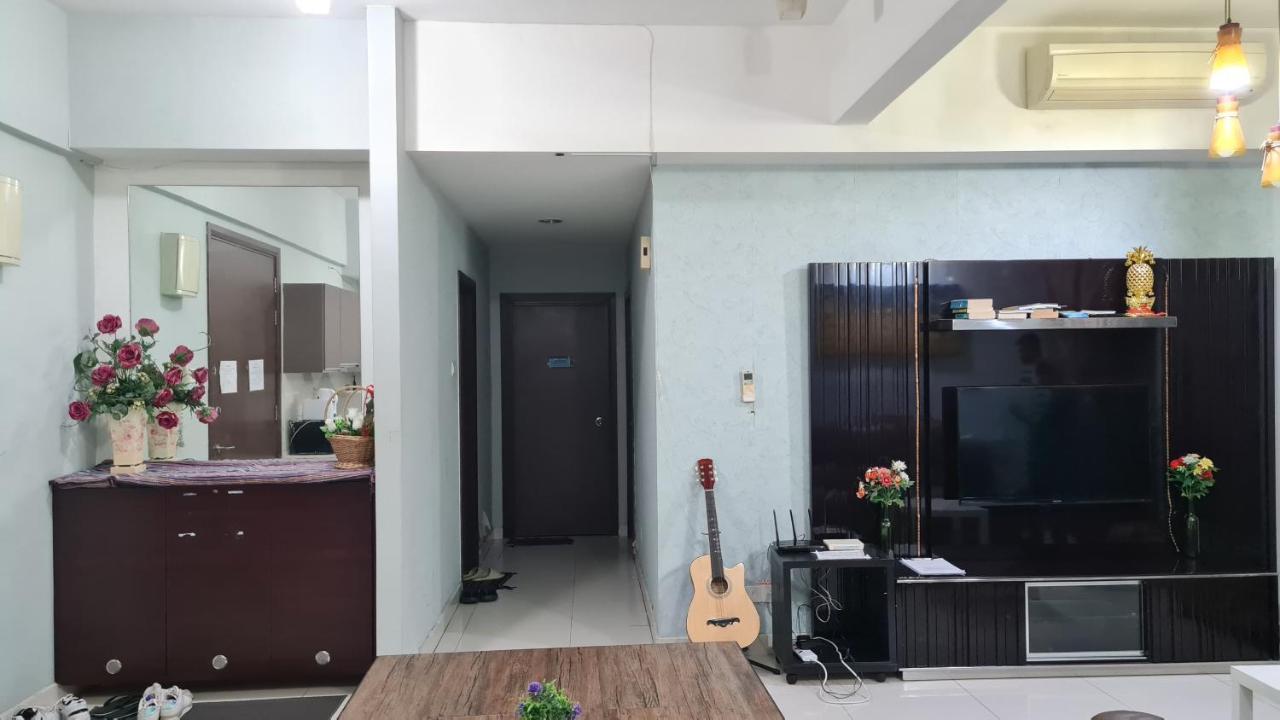 Hostel At Regalia Sky Pool Куала-Лумпур Экстерьер фото